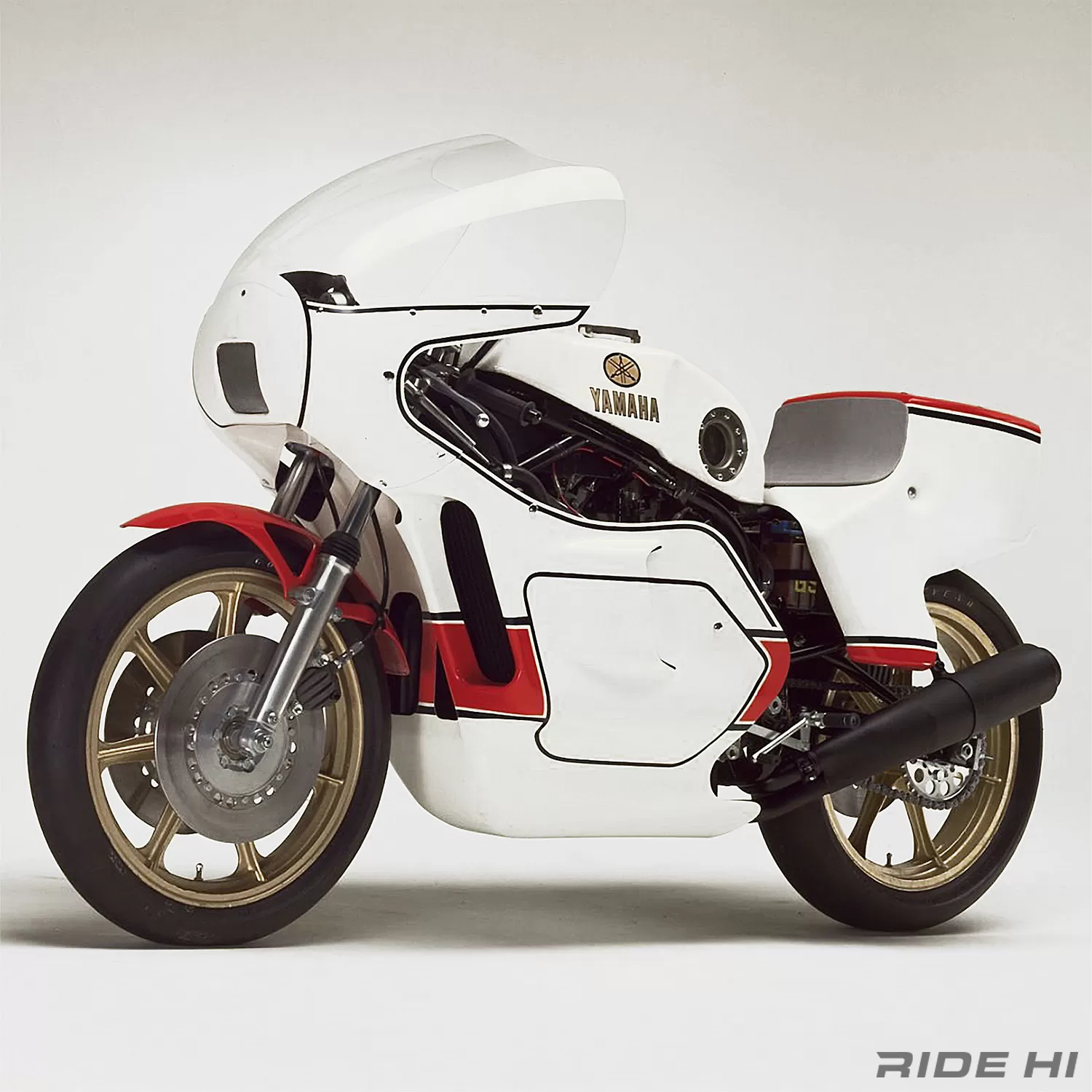 初のV4スーパーバイクを披露したのはヤマハだった！ | このバイクに注目 | RIDE HI(ライドハイ)/愉しさのためすべてを注ぐライダーのメディア