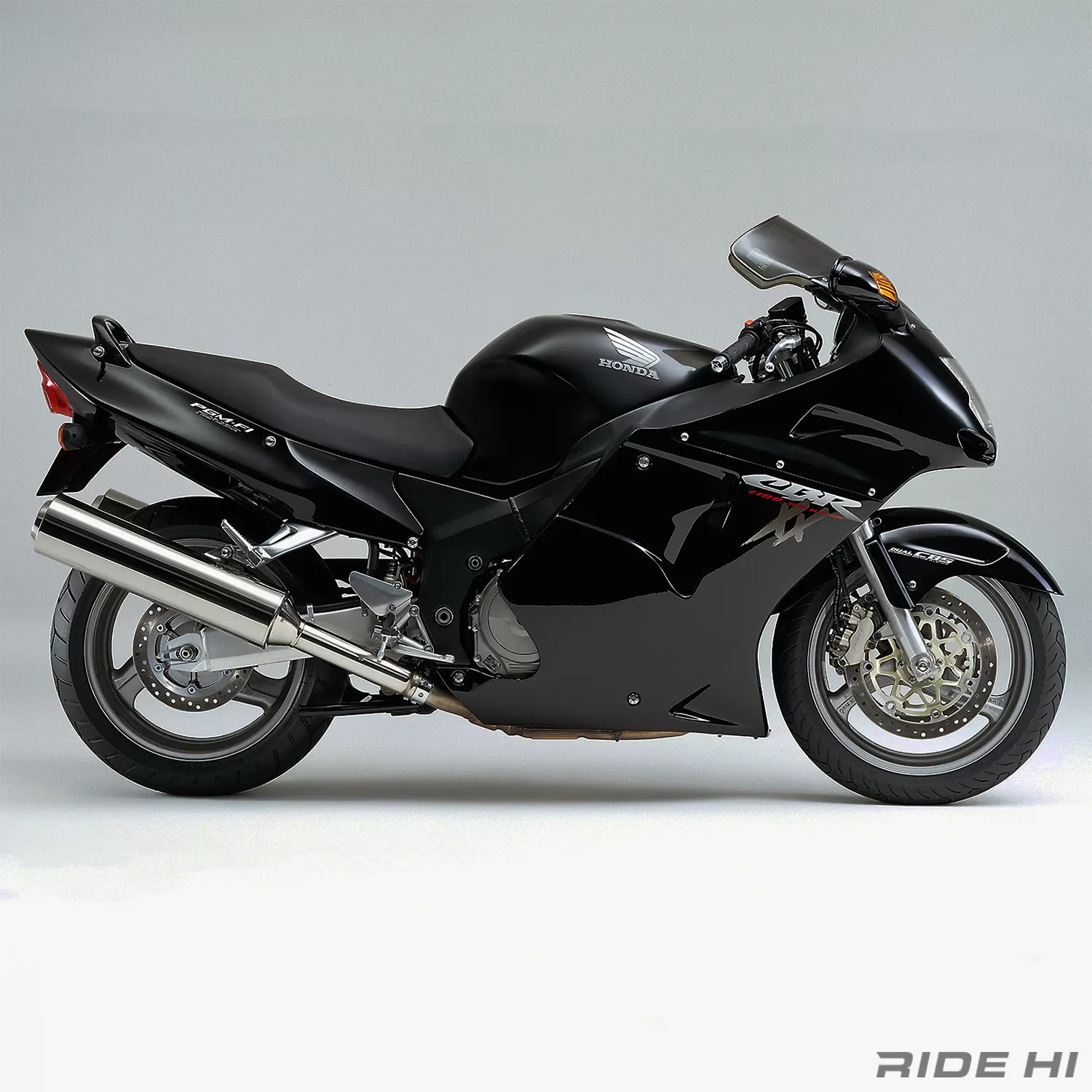 スーパーブラックバードCBR1100XXにみるホンダの孤高なるフラッグ