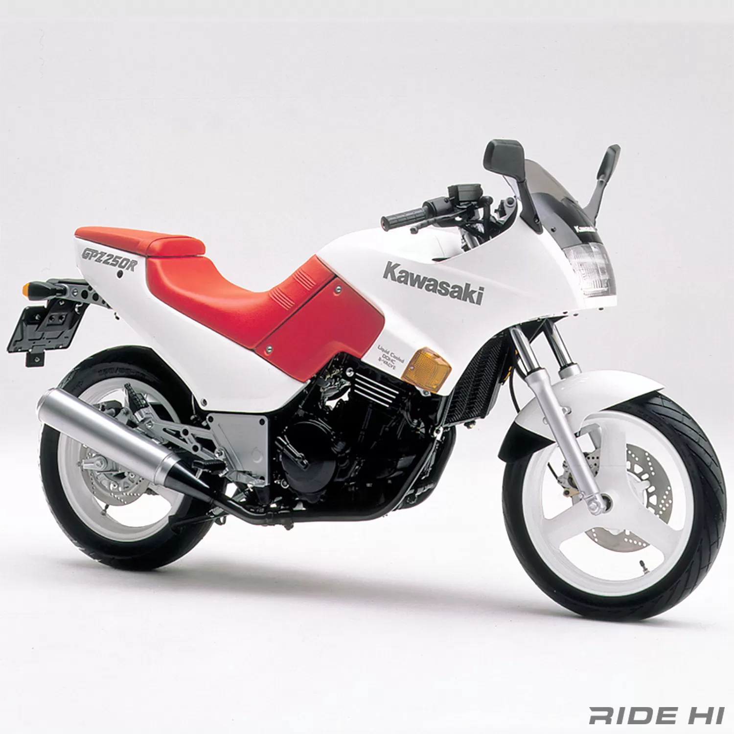 アンチレプリカ派に新しいバイクライフ提案を掲げたGPZ250R【この