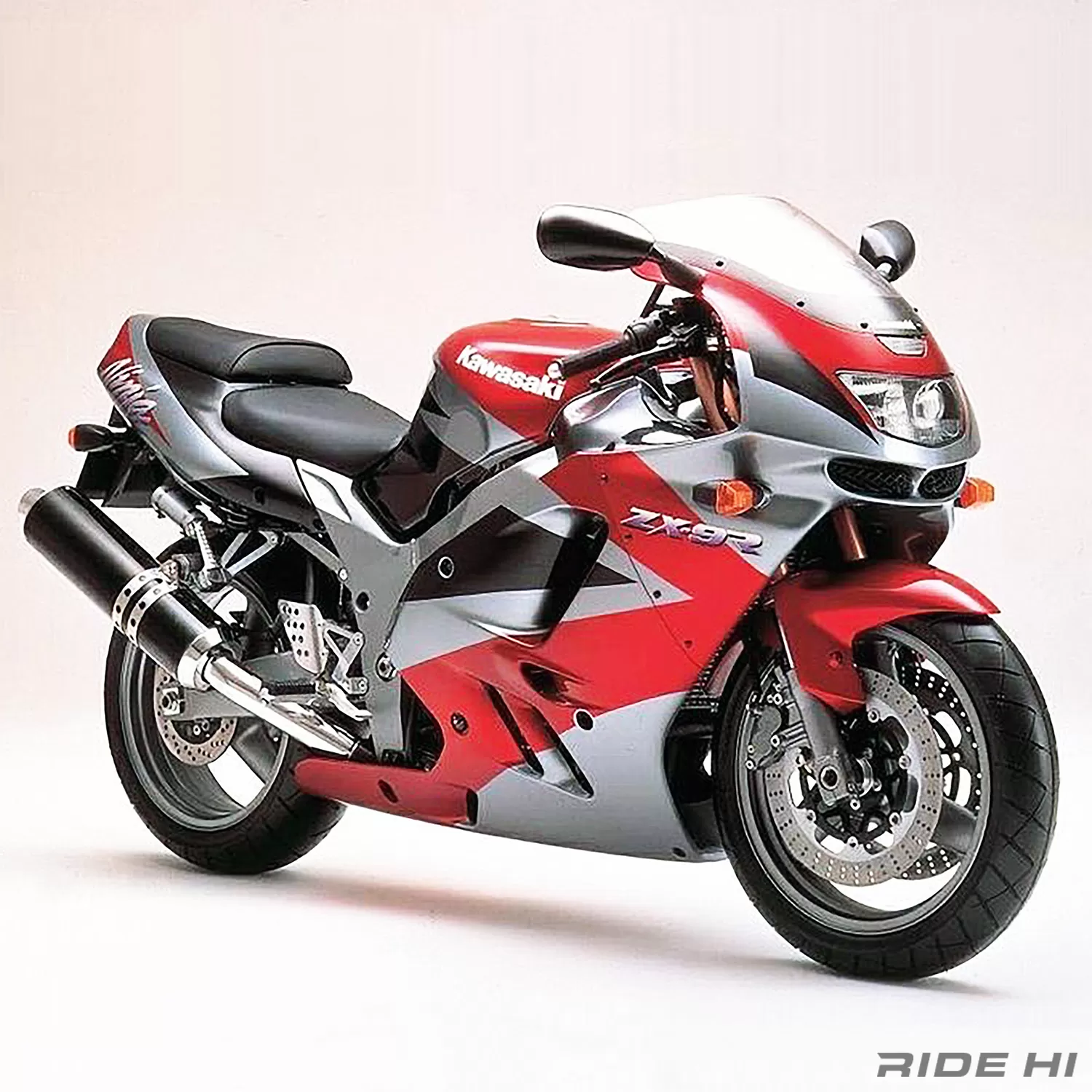 最強ZX-9RはCBR900RRに真っ向勝負を挑んだ！【このバイクに注目
