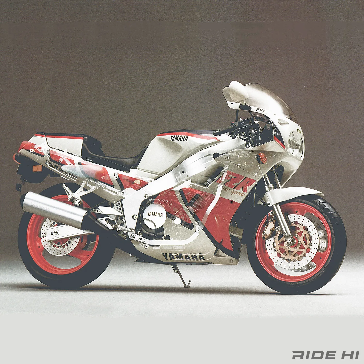 FZR1000 只今商談中 ヤマハ初のリッターレプリカFZR1000はフラッグシップが5速の時代