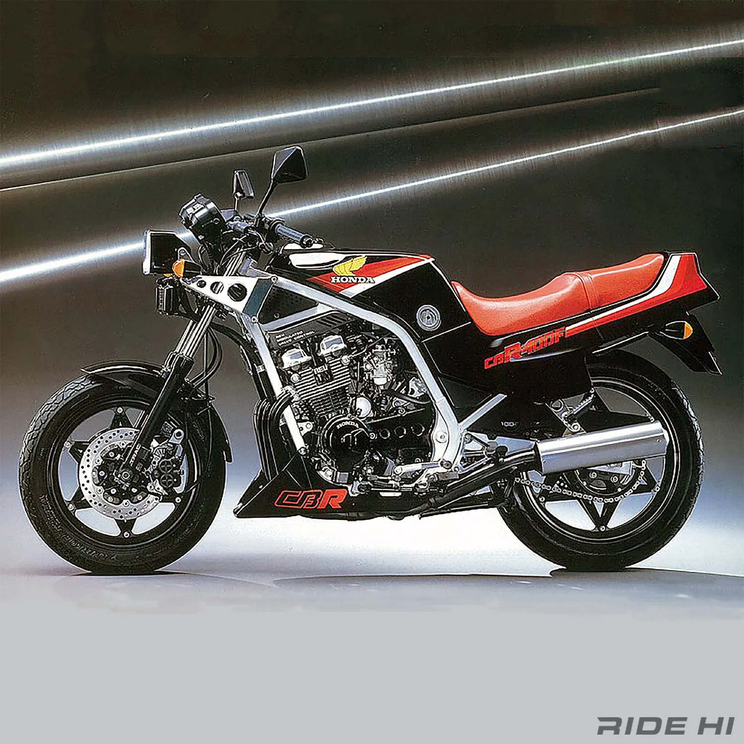 CBR400Fは空冷ネイキッドがT.T.レーサーの魅力を際立たせた