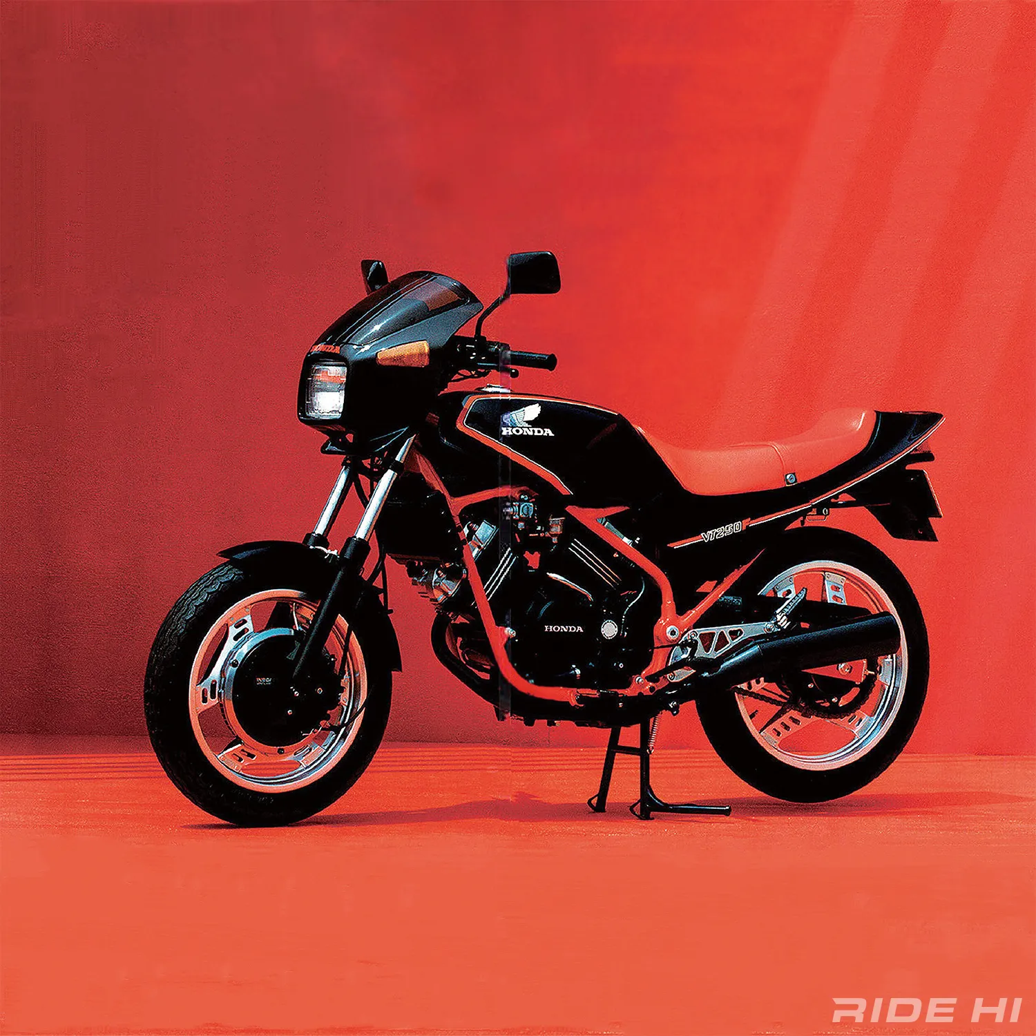 VT250Fは打倒2ストの勢いとレーシーの意味を初めて一般ライダーが自覚