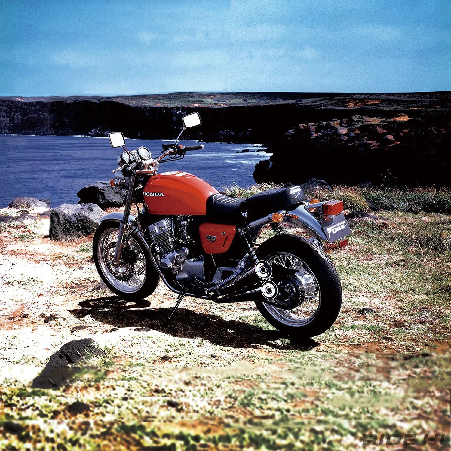CB400FOURは懐かしの4本マフラーだけでない、乗り味のためエンジン前