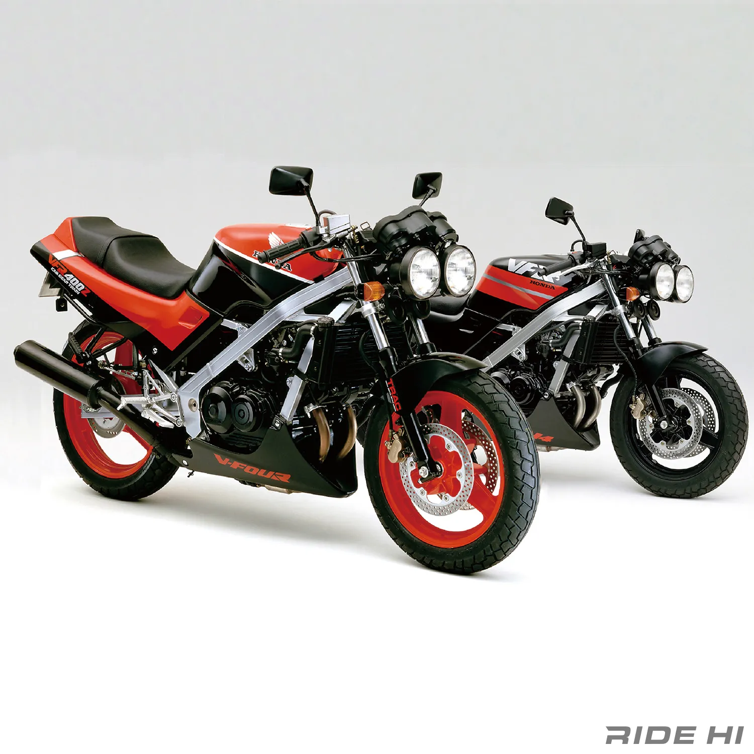 VFR400Zはネイキッド派向けに400cc新V4のワイルドさをアピール！【この