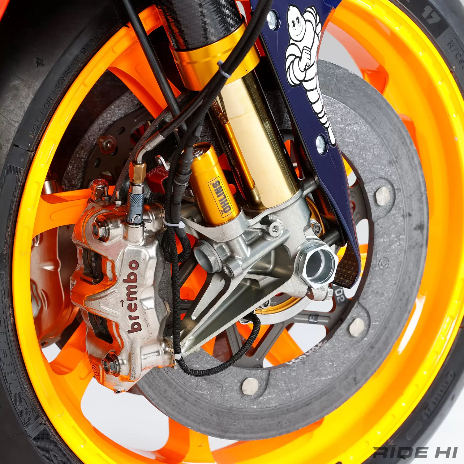 MotoGPマシンのカーボンブレーキはカスタムパーツで装着できますか