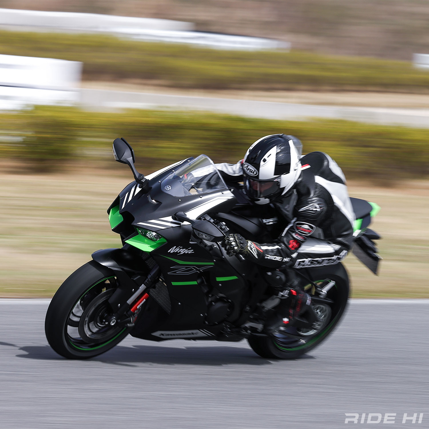 カワサキ ZX-10R/RR 試乗記】SBKチャンピオンマシンを駆る悦び！ その 