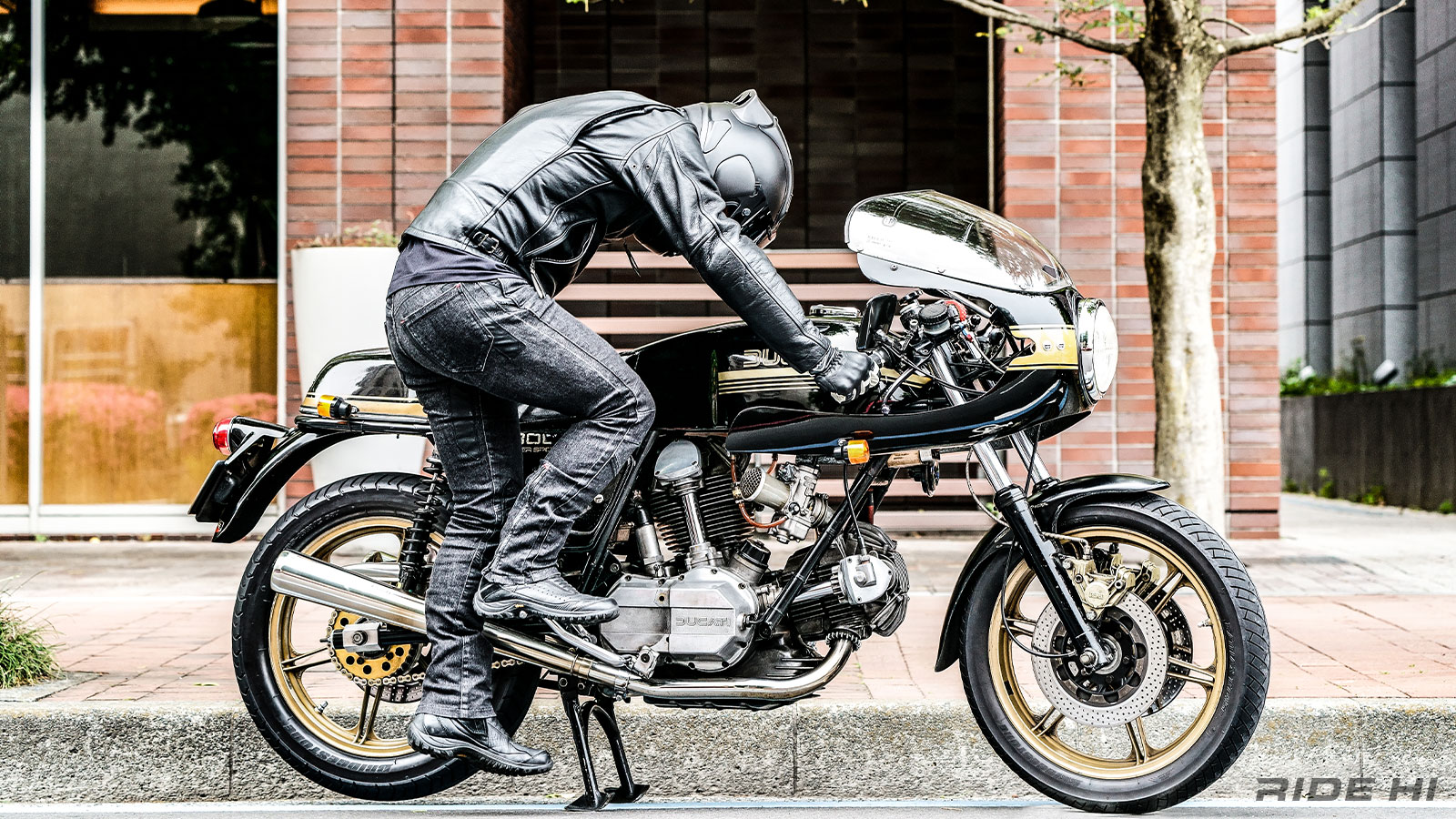 1981 ドゥカティ 900SS】色褪せない感動的な乗り味と美しさ | このバイクに注目 | RIDE  HI(ライドハイ)/愉しさのためすべてを注ぐライダーのメディア