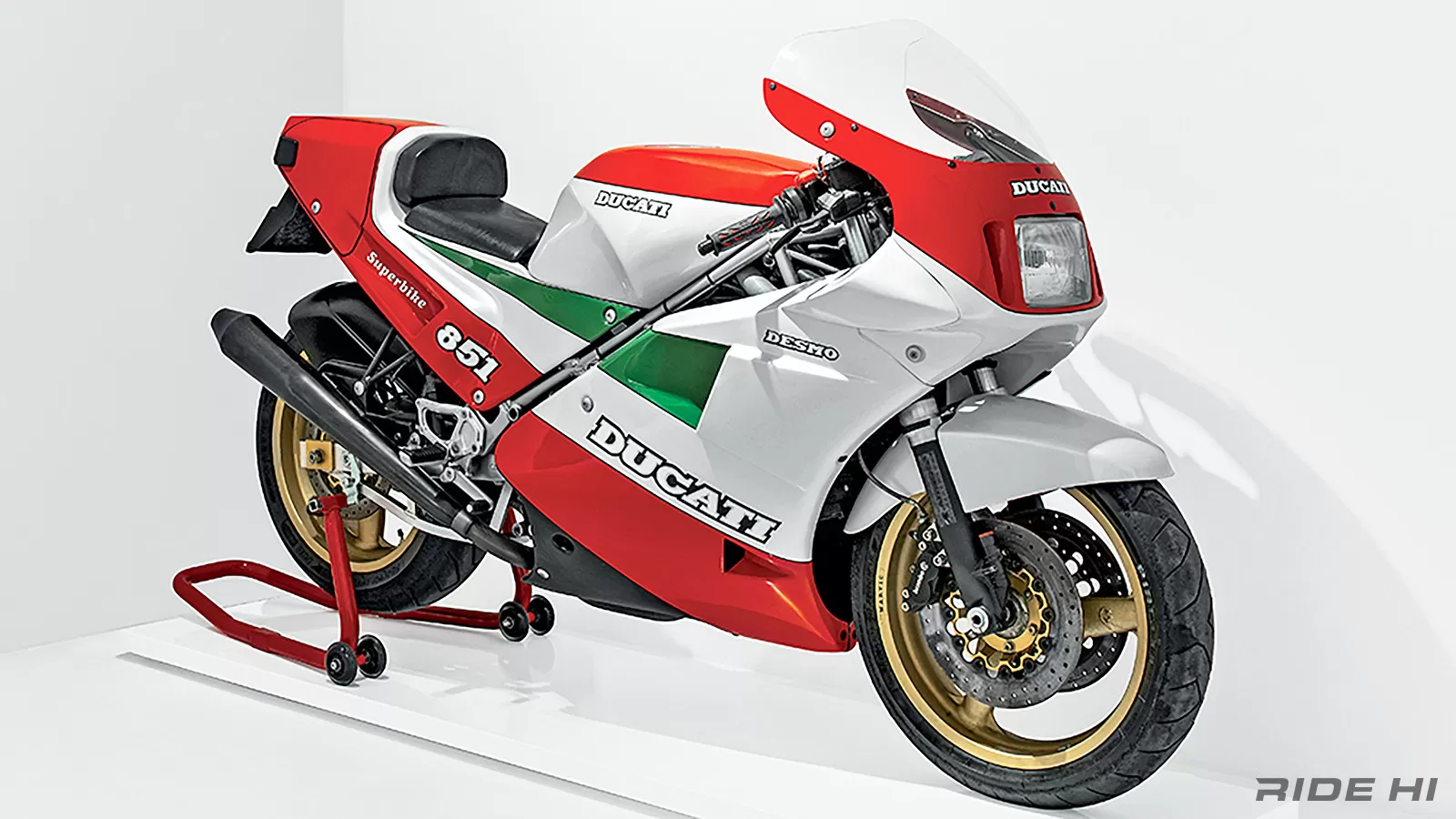 DUCATI SUPER MONOの鮮烈なインパクトだった戦闘機フォルム！【このバイクに注目】 | このバイクに注目 | RIDE  HI(ライドハイ)/愉しさのためすべてを注ぐライダーのメディア