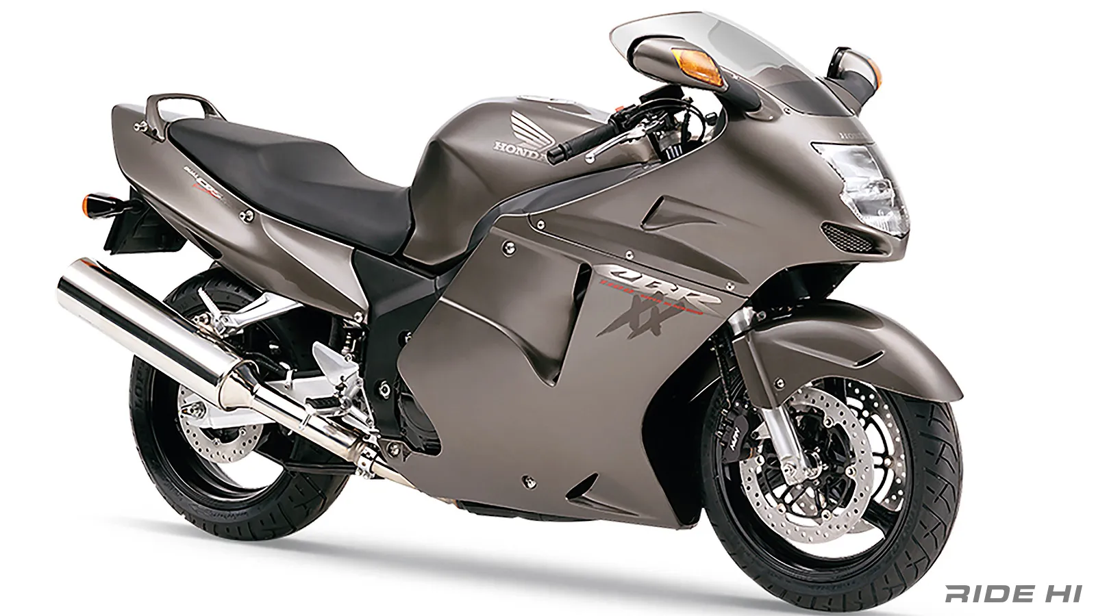 CBR1100XXスーパーブラックバード。縦二眼をスラント化でフラッシュ