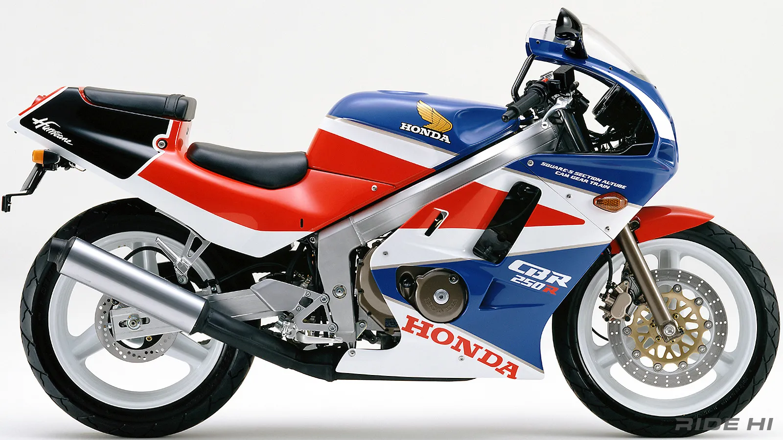 CBR250R（MC19）は美しいレプリカのデザインと共にワインディングが