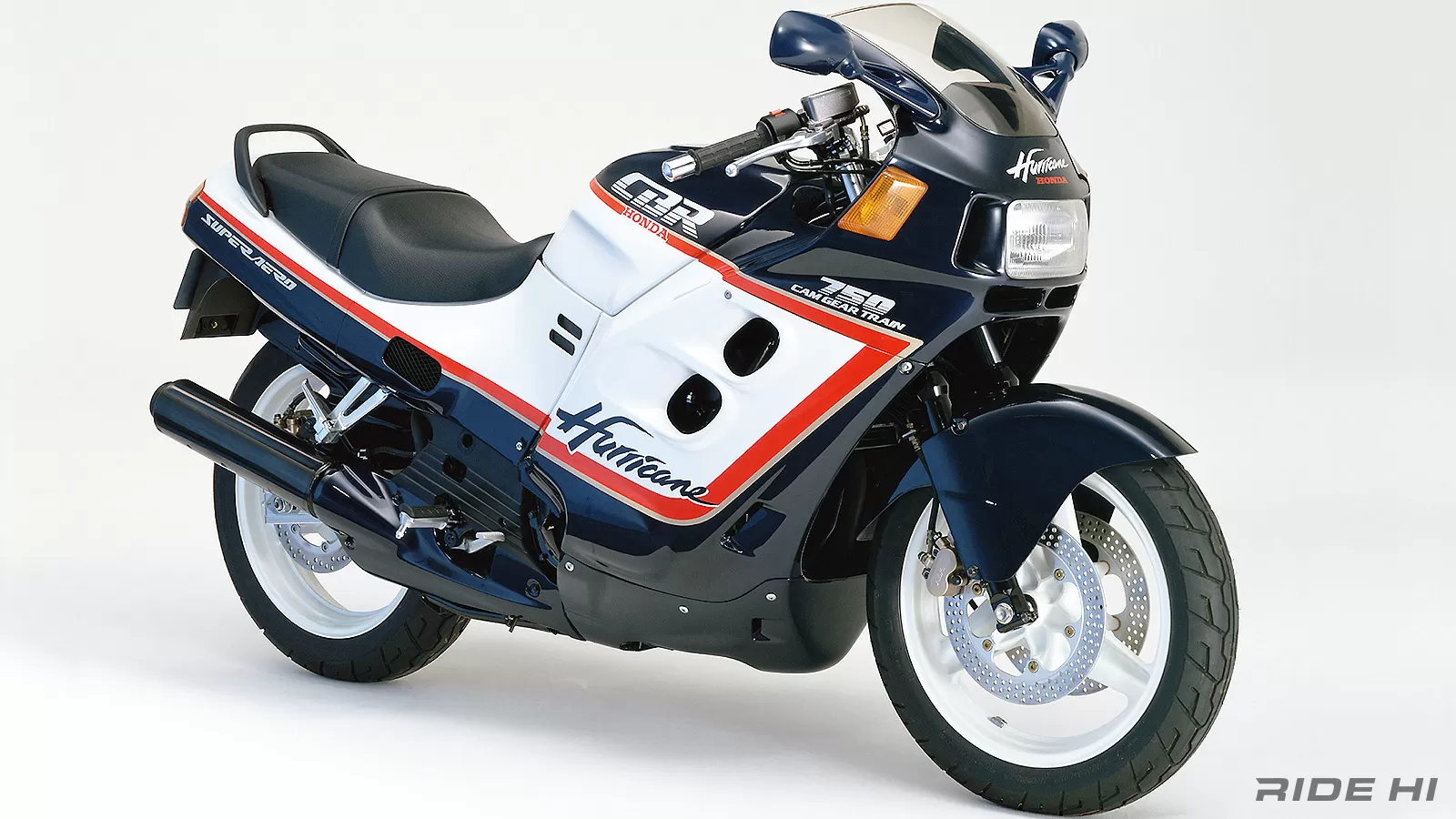 CBR750スーパーエアロは1000とエンジンから異なるナナハン独自の熟成で