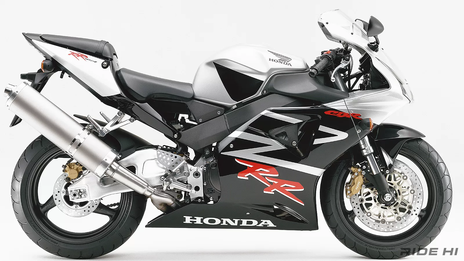 CBR954RRは900RRで目指した軽量コンパクト路線の最終章に