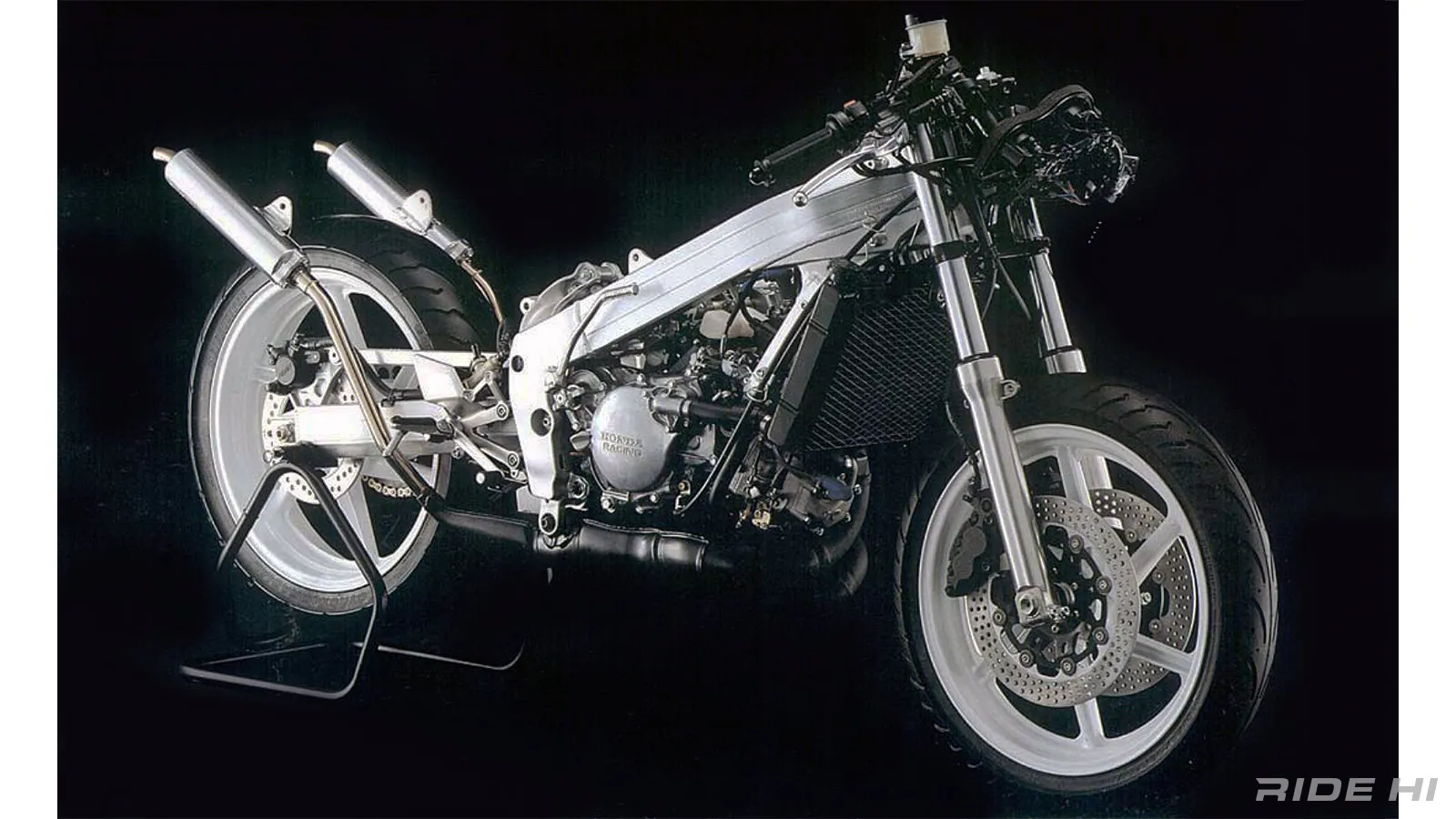 89のNSR250R（MC18）はマイナーチェンジでも世代が変わったほど進化