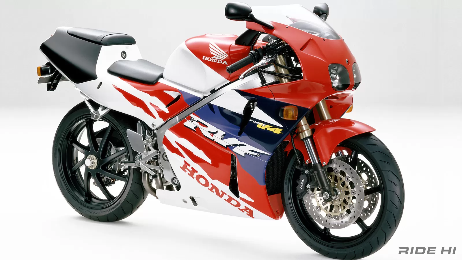 400最強のトラクションとコーナリングで独走のVFR400R(NC30)【このバイクに注目】 | このバイクに注目 | RIDE  HI(ライドハイ)/愉しさのためすべてを注ぐライダーのメディア