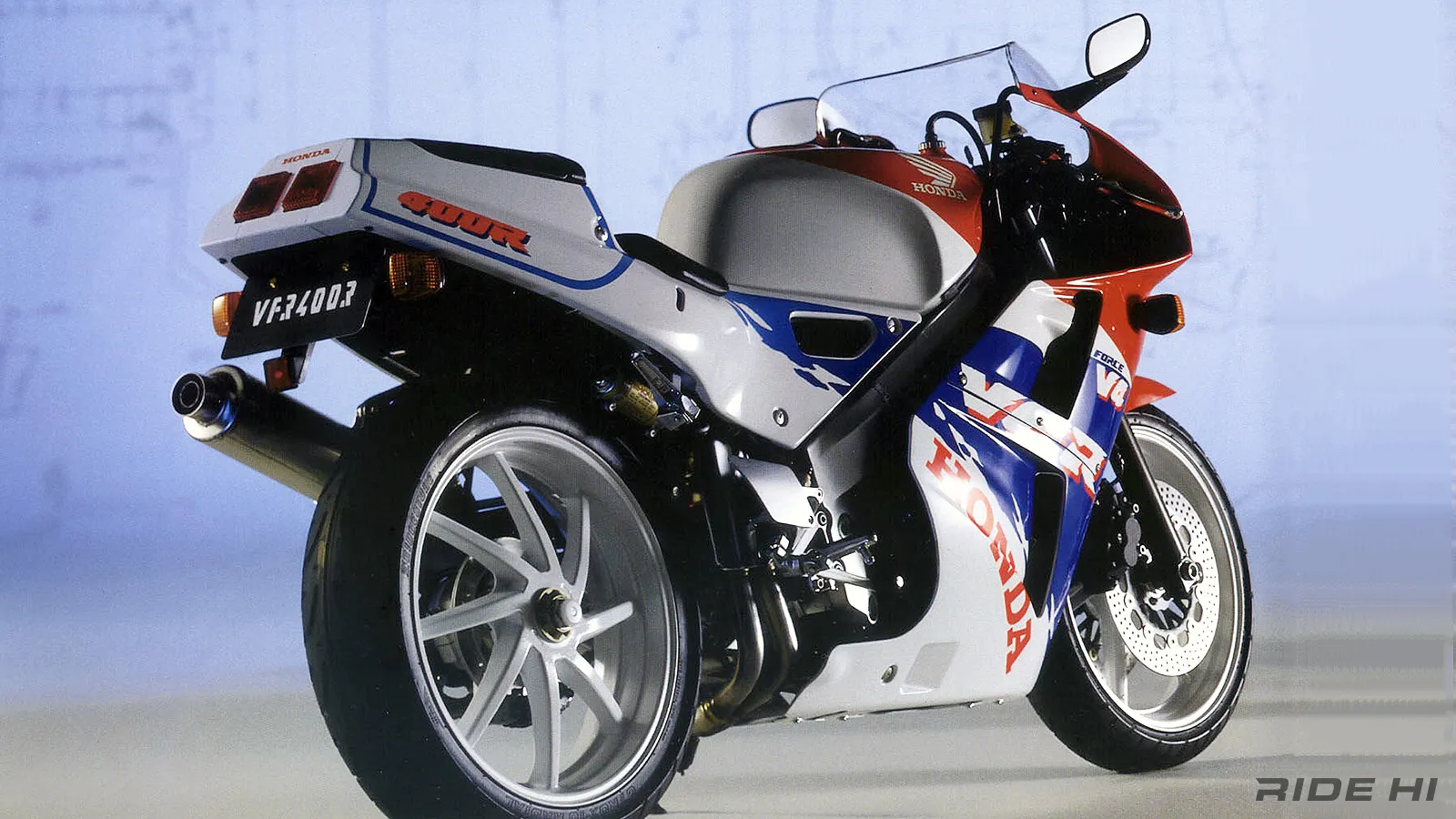 RC30の400cc版(NC30)は運動性とトラクションで最強マシンを誇った