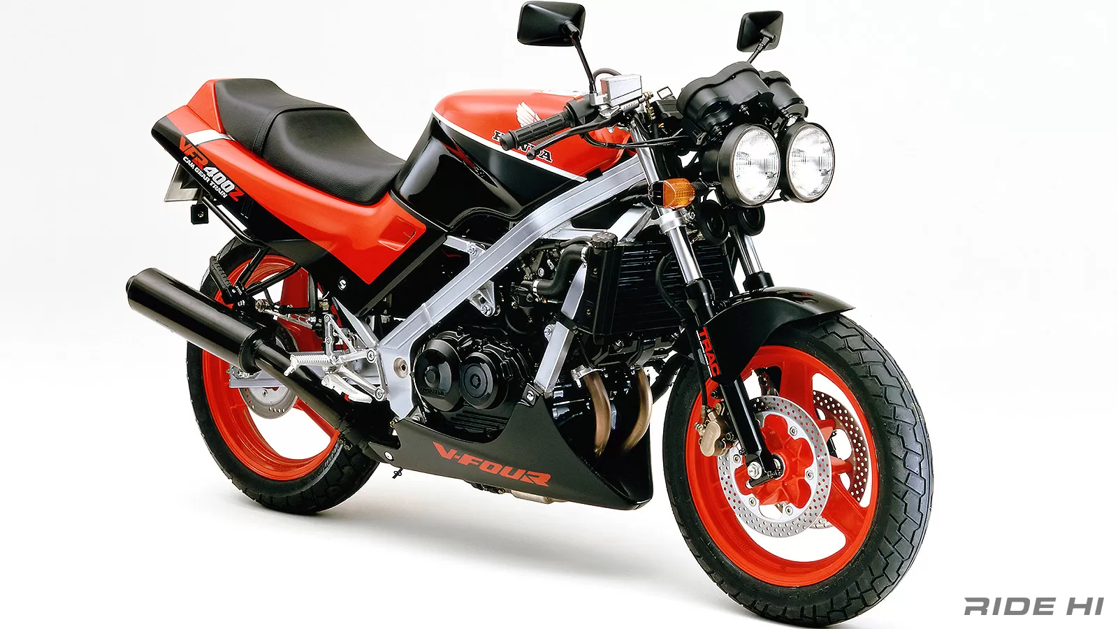 V4で唯一のネイキッドだったVFR400Z！【このバイクに注目】 | この