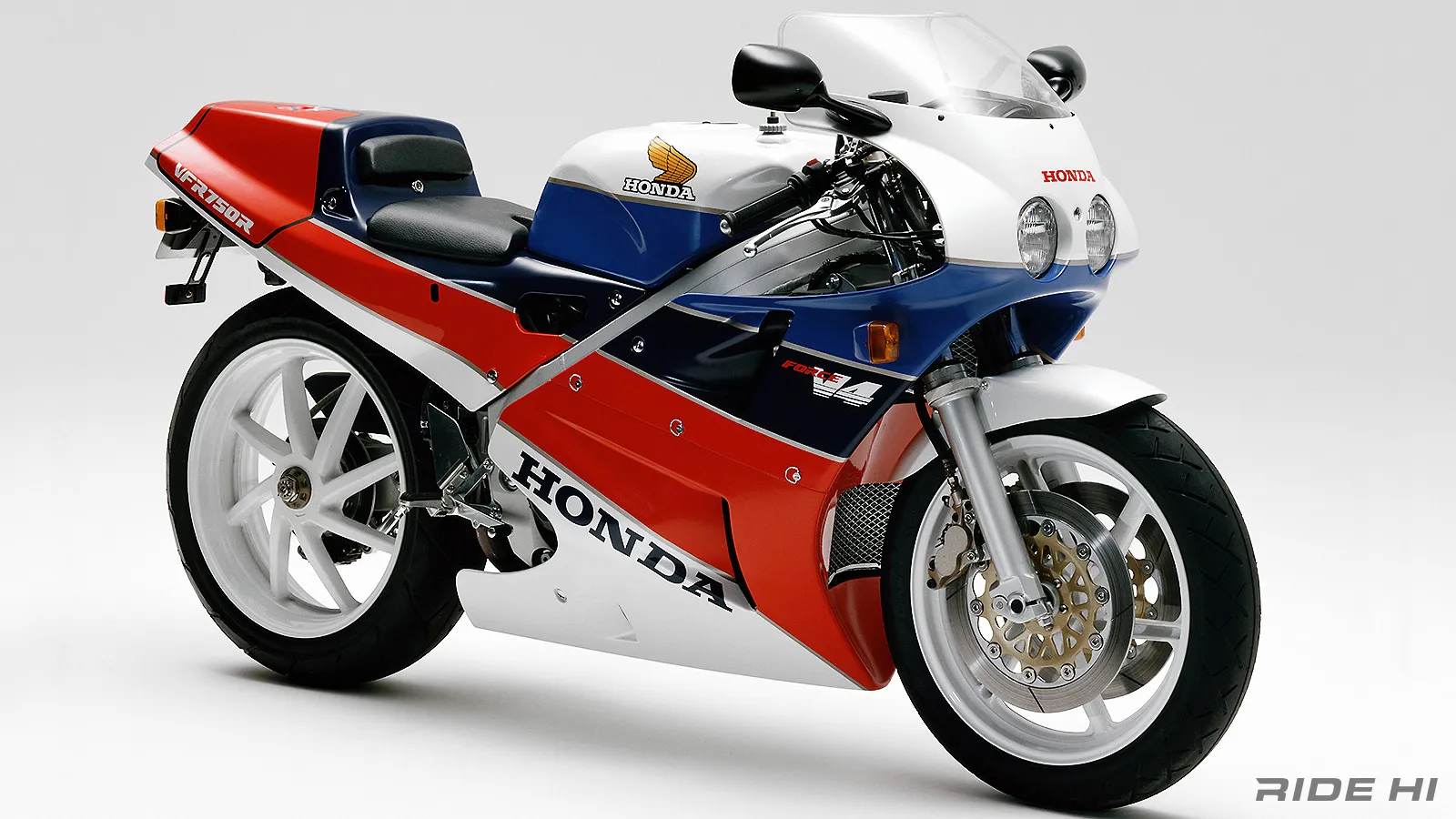 RC30(VFR750R)は国内1,000台を148万円の抽選で瞬時に完売！【この