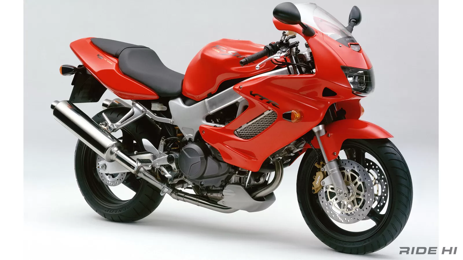 VTR1000F FireStormは追い越し加速で CBR900RRを上回る