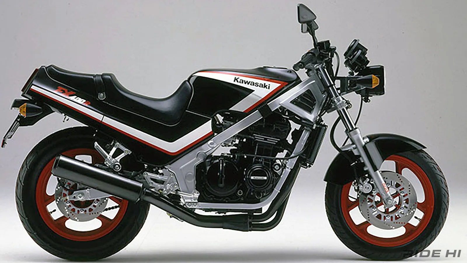 フルカウルに乗りたくない……そんな頑固さへFX400Rはスチールフレームを