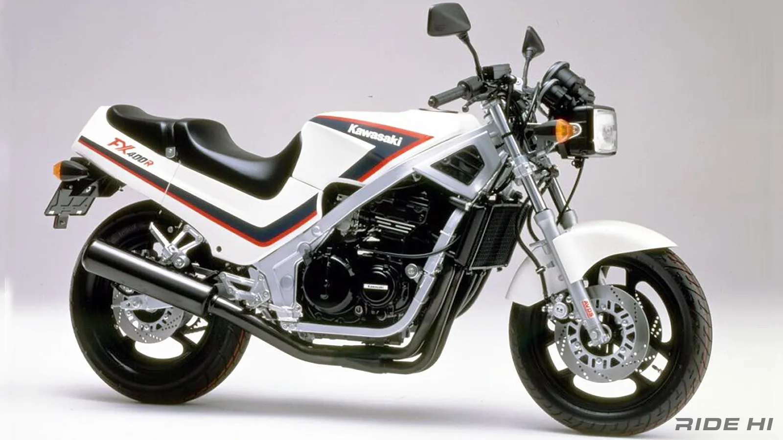 フルカウルに乗りたくない……そんな頑固さへFX400Rはスチールフレームを