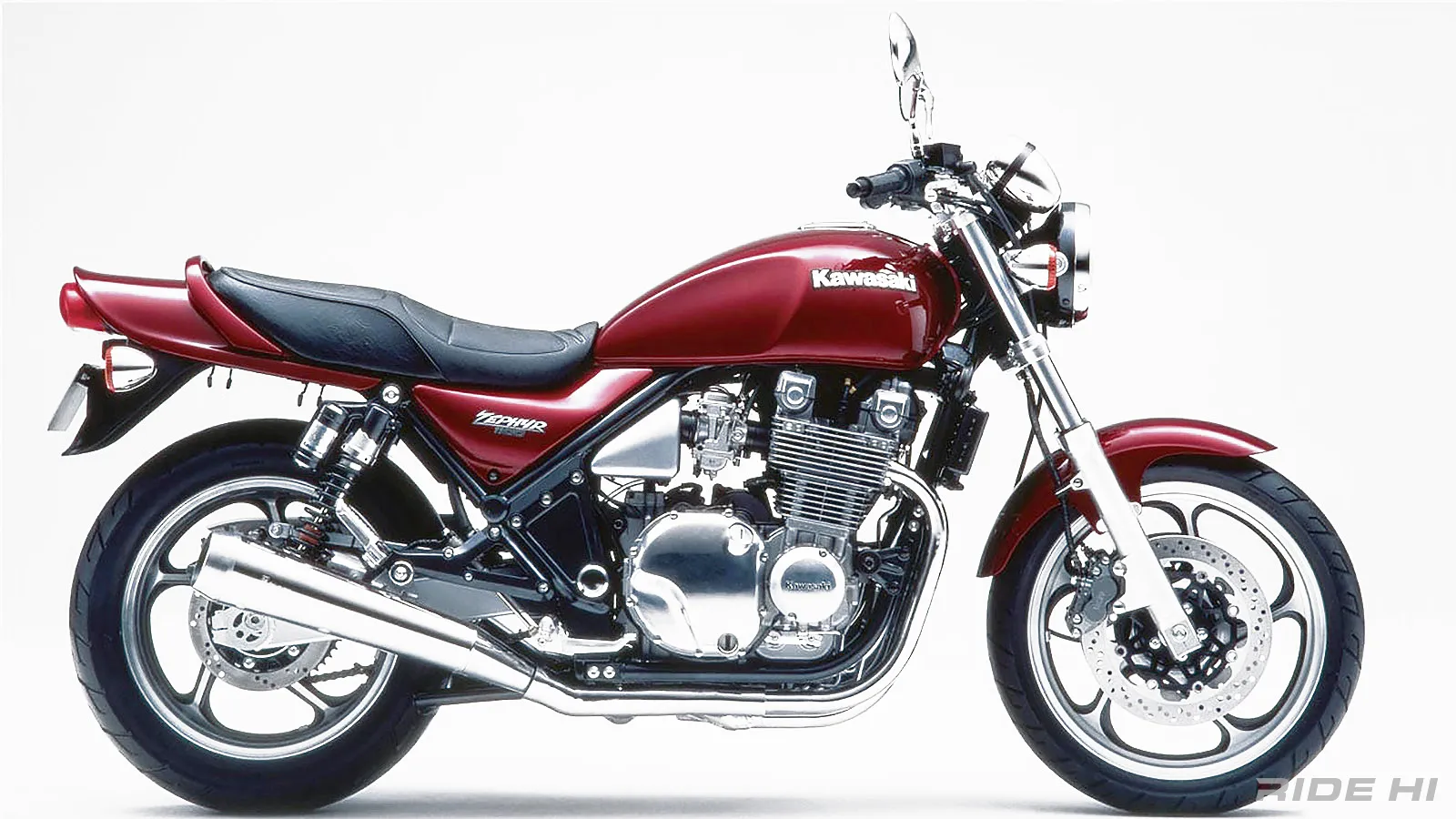 ZEPHYR1100は敢えて2バルブで半球形燃焼室にツイン点火プラグで開発
