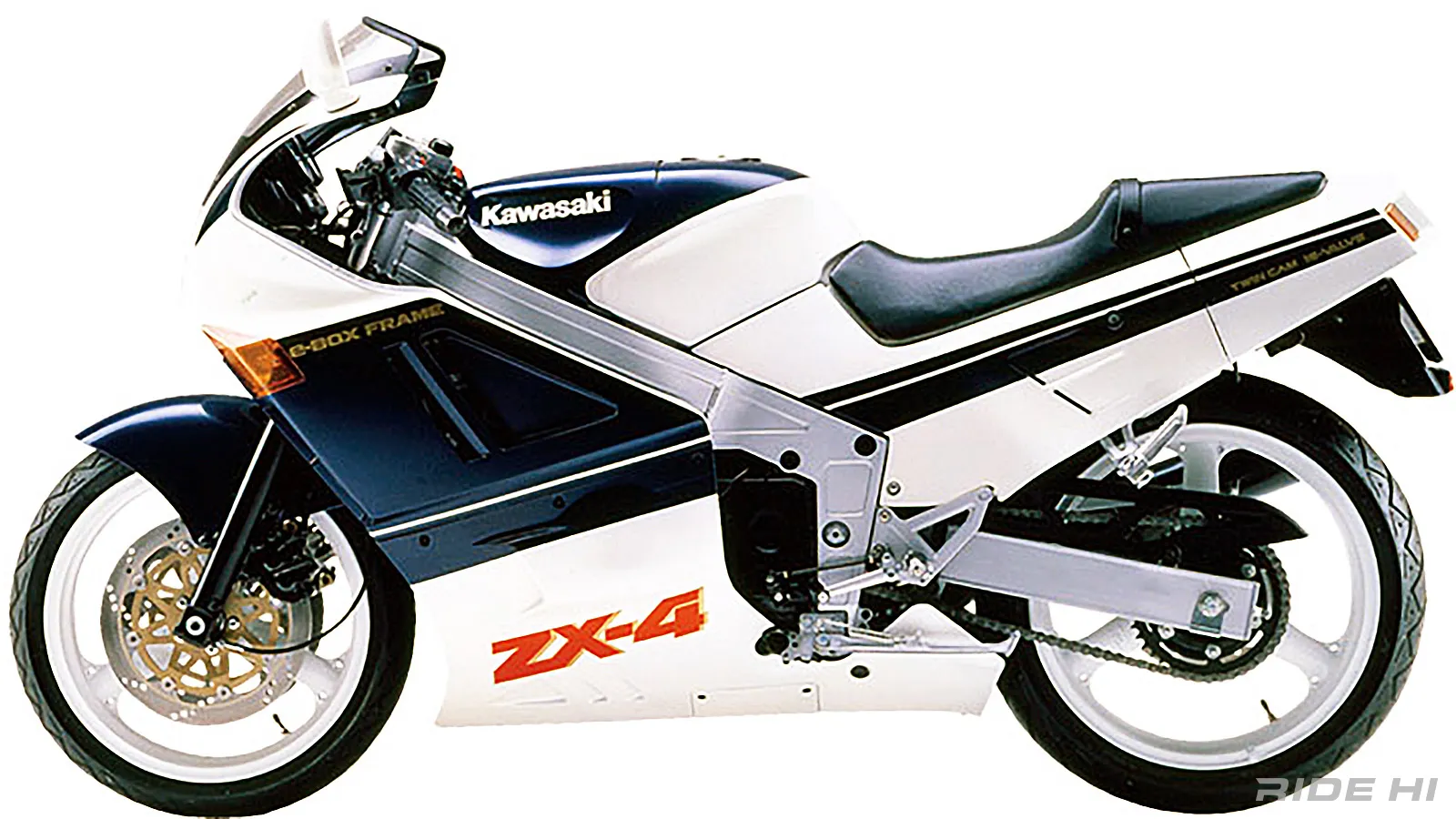 ZX-4はレプリカに迎合しないSSを目指しながら性能は同じレベルに