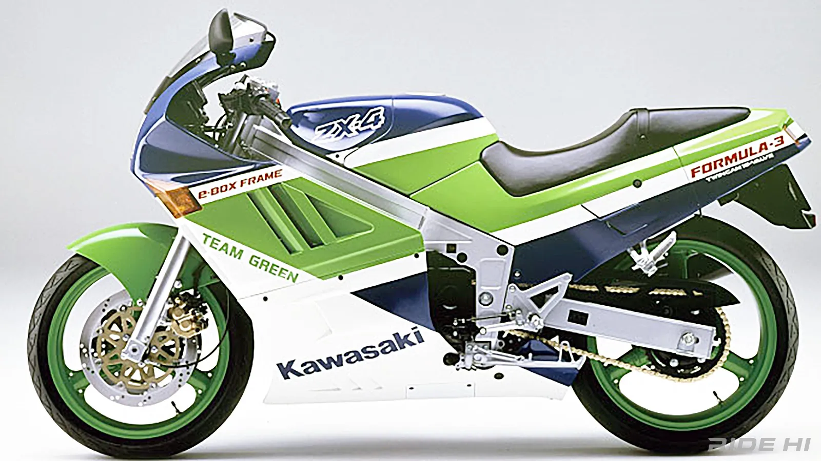 ZX-4はレプリカに迎合しないSSを目指しながら性能は同じレベルに