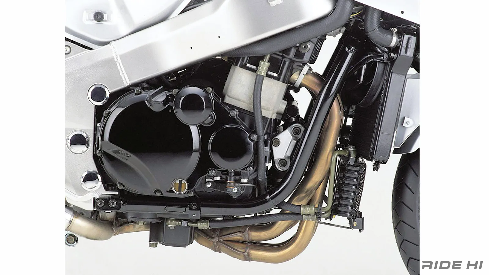 ZZR1200はフラッグシップZZR1100のCD値最優先をライダープロテクション