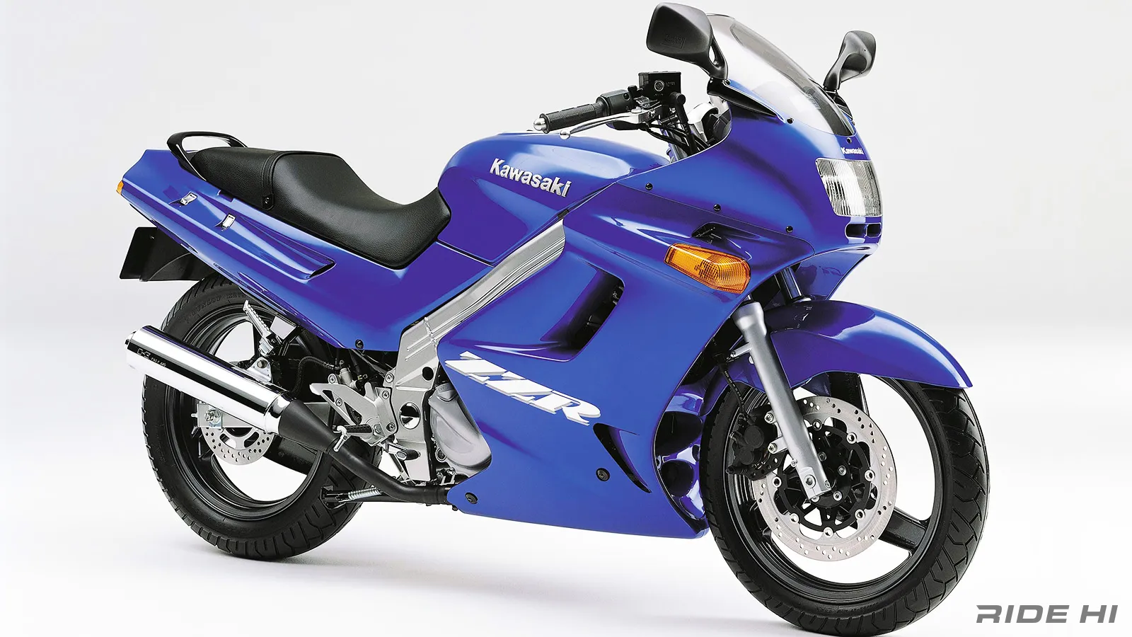 NO.3818　ＺＺＲ２５０　水冷４サイクル２気筒２５０ｃｃエンジン　シルバー　☆彡 ZZR250は最強ツインで4気筒を凌駕する超ロングラン人気！【このバイク