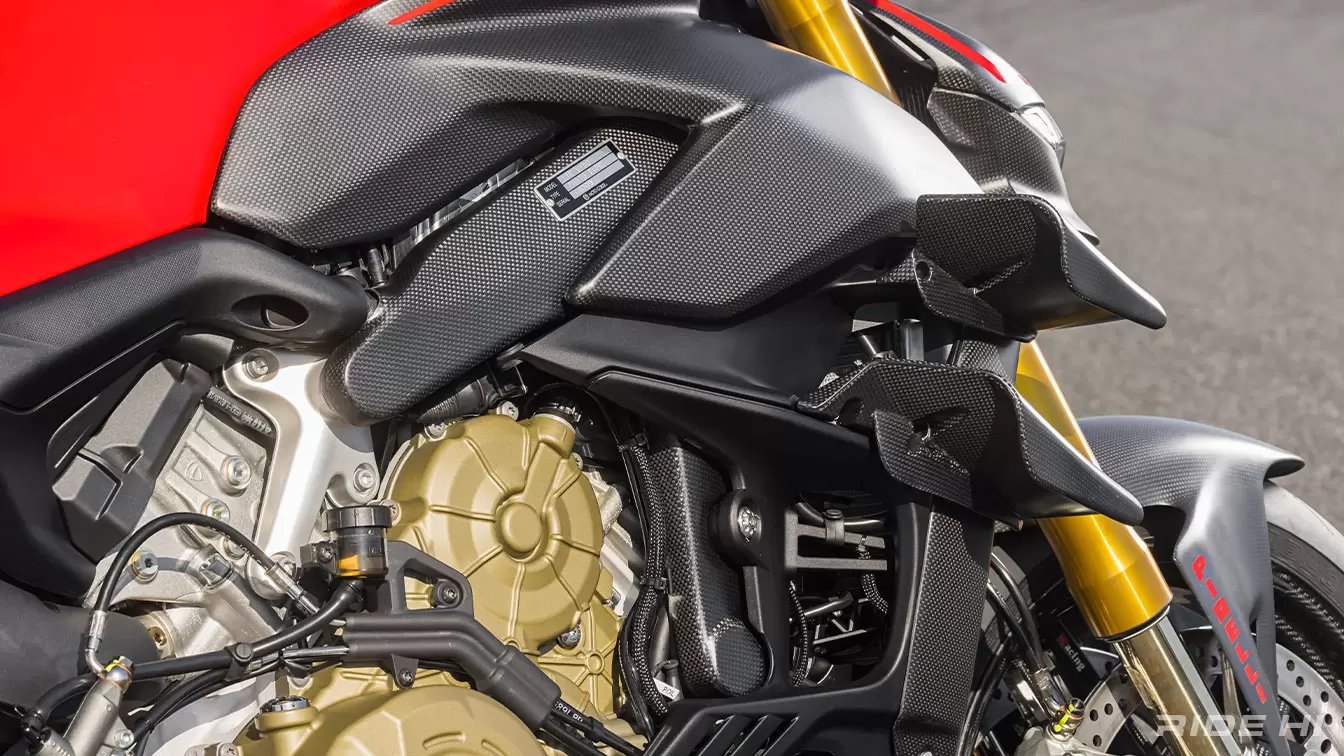 モトコルセ×ストリートファイターV4SC】隈なくカーボンを纏う、迫力の