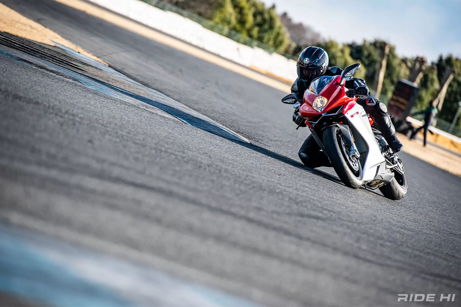 いち早くスロットルを開けられる3気筒の愉悦【MVアグスタ F3