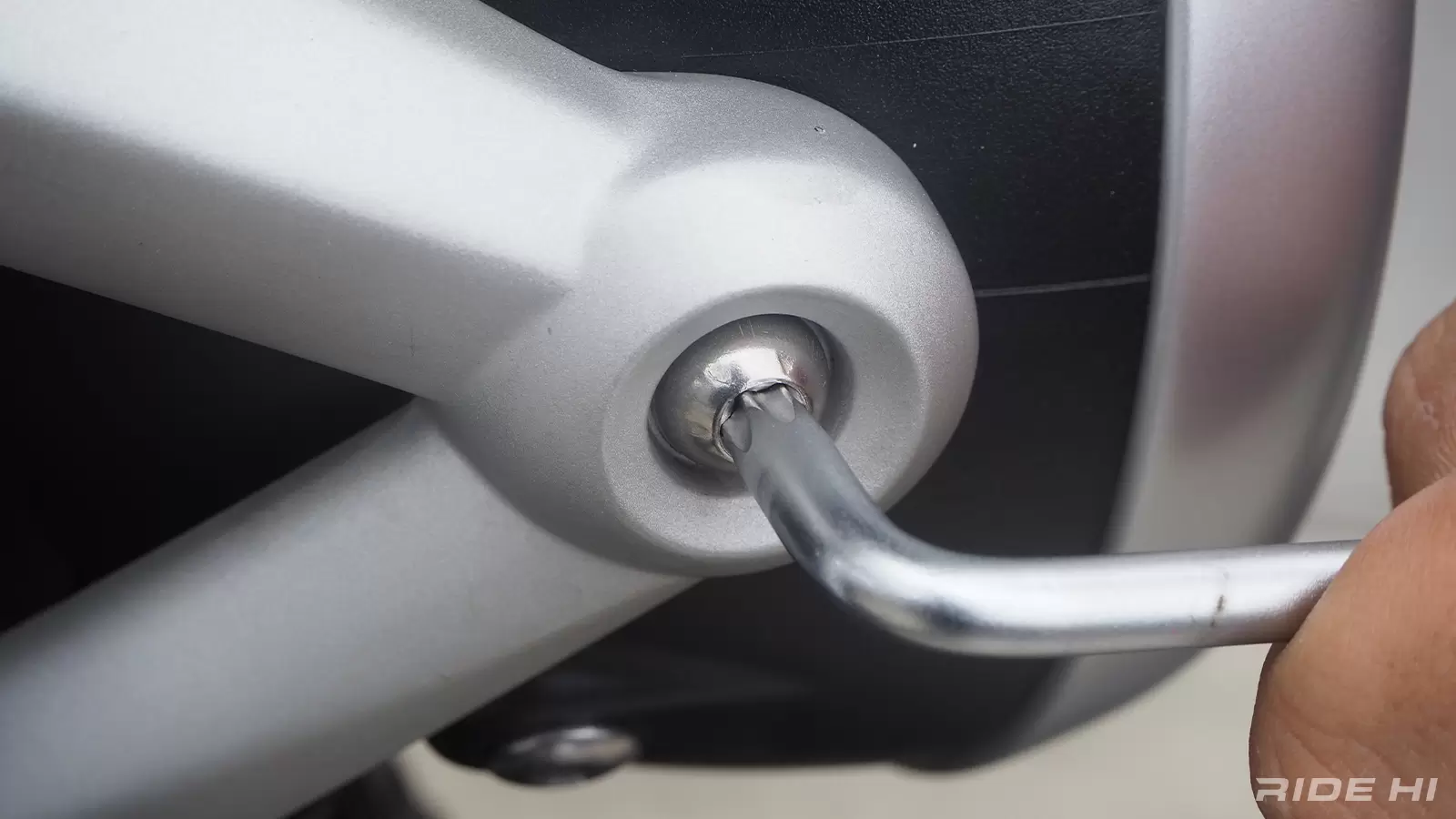 この星形のネジって何ですか？ どうやって回すの？【ライド