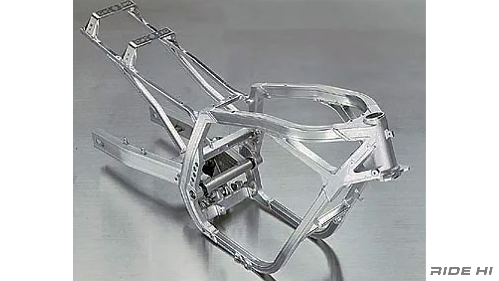 suzuki_gsx-r750_20251223_07