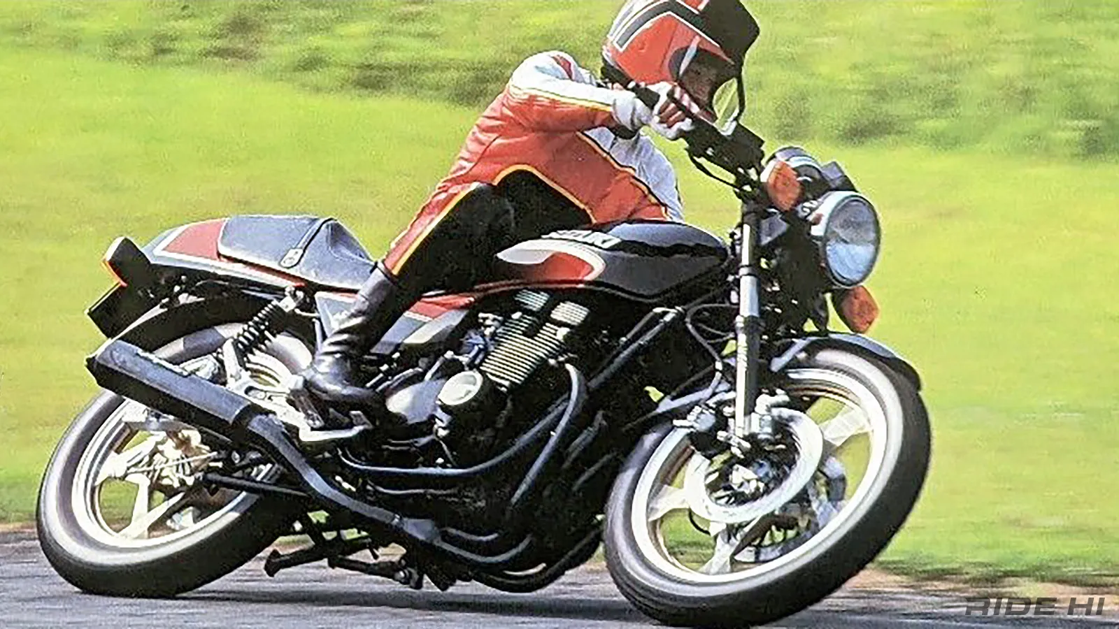 初代Impulseはヨシムラのサイクロン・マフラーで400最強をアピール