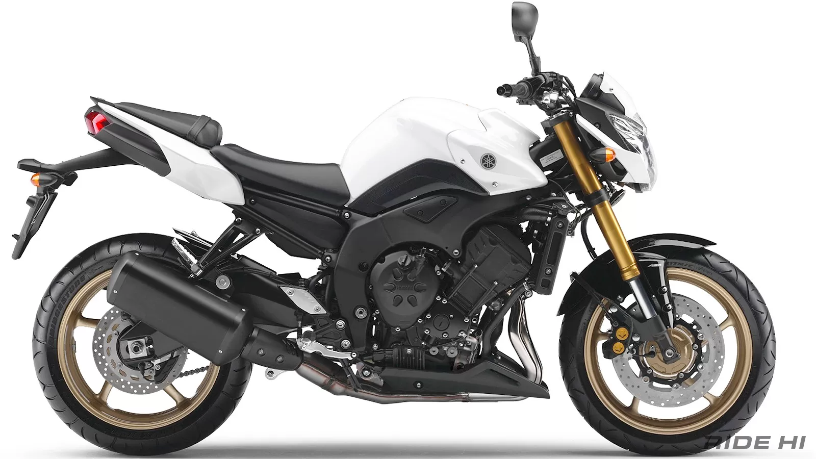 FZ8-N/Sの800ccジャストサイズ感ならではのフォルム！【このバイクに