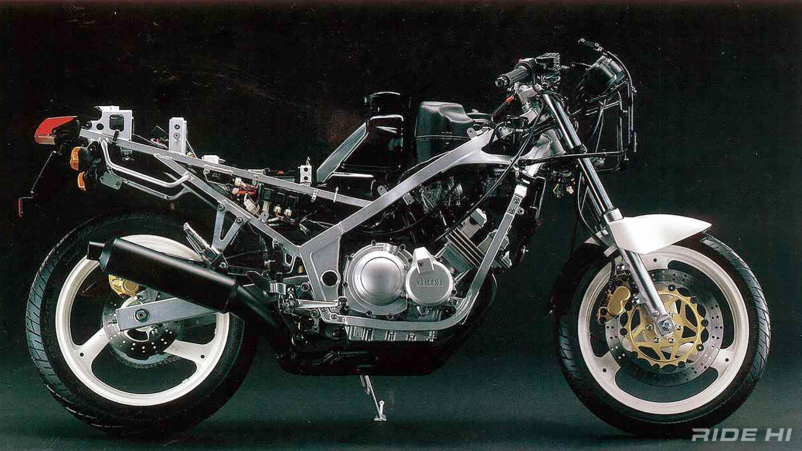 yamaha_fzr250_20251128_05