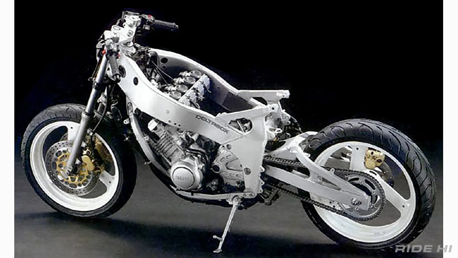 1988年のFZR400（3EN）はエアインテークの蛇腹ですぐ判別！【この