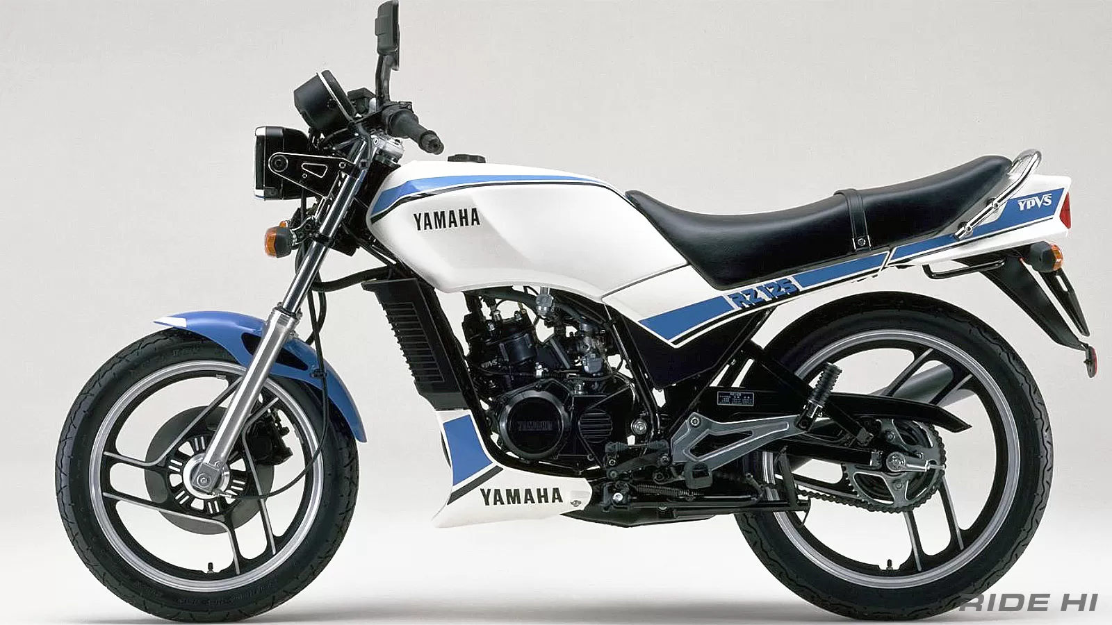 ヤマハ rz125 YPVS 2ストロークエンジン 125ccにも本格RZの熱気を込めたRZ125！【このバイクに注目