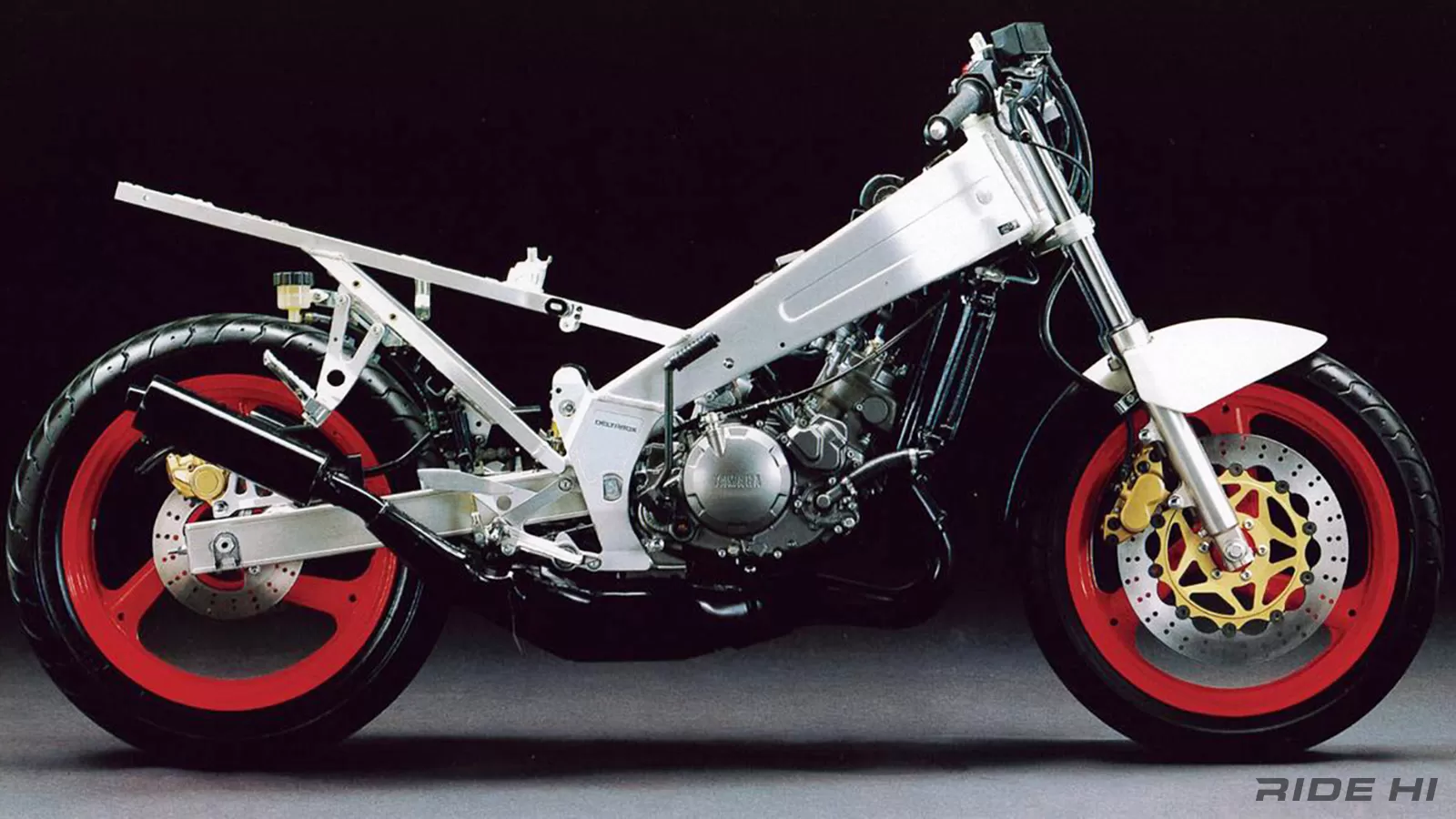 TZR250はラジアル化でもクイックさを求めないヤマハ・ハンドリング